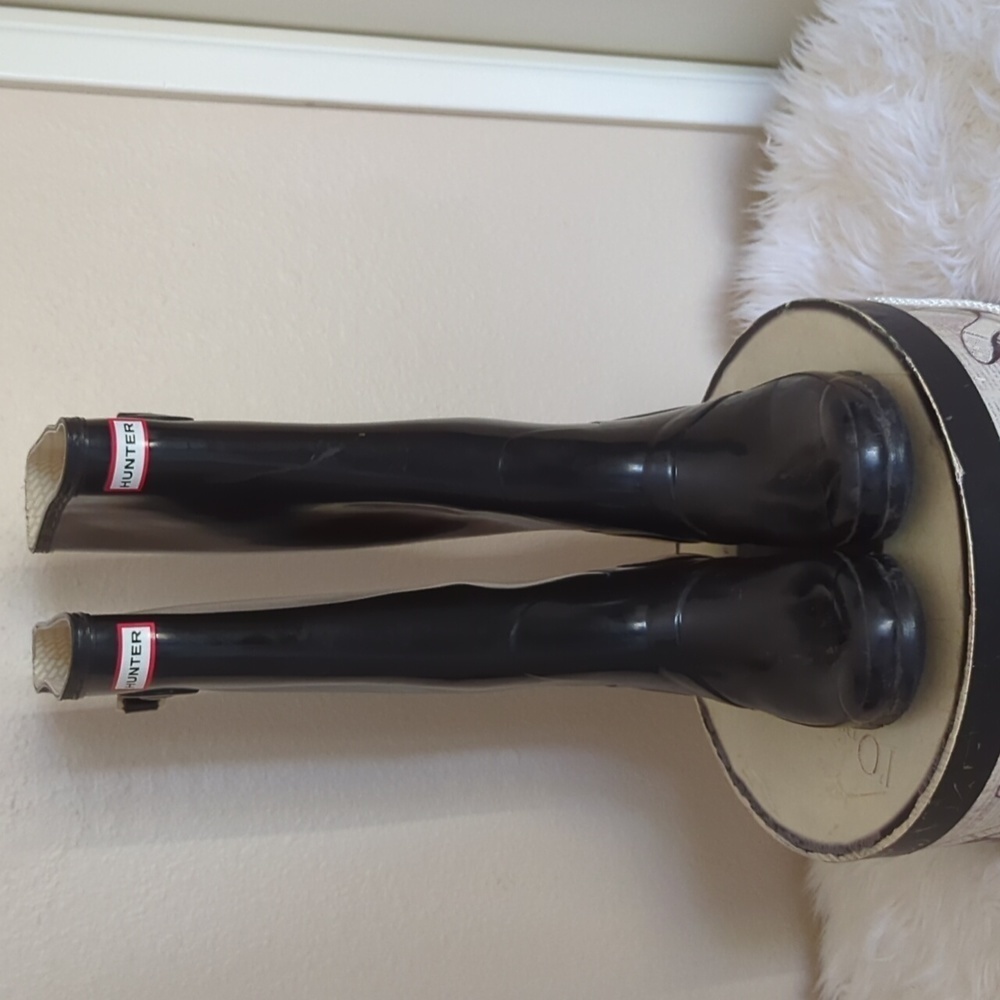 - Hunter Original Black Glossy Outdoor Rain Boots. - Picture 4 of 9